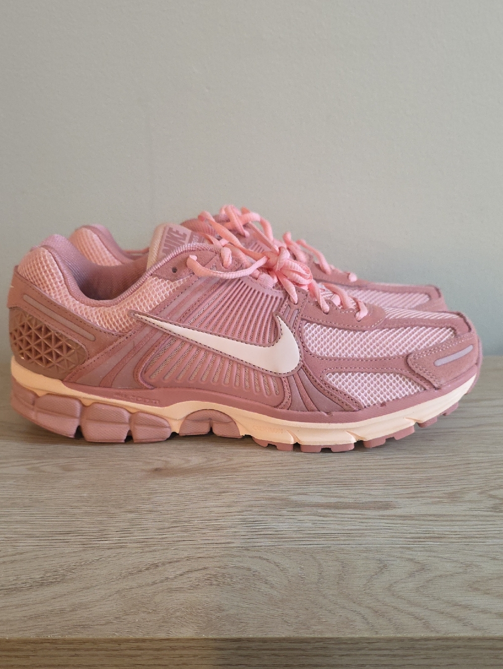 NEW Nike Vomero 5 Red Stardust Pink